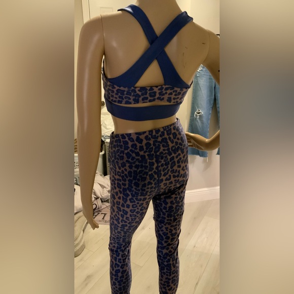 Good American NWOT The Step Bra in Leopard. Size 2. US M. Leggings Size 3. - Picture 3 of 15